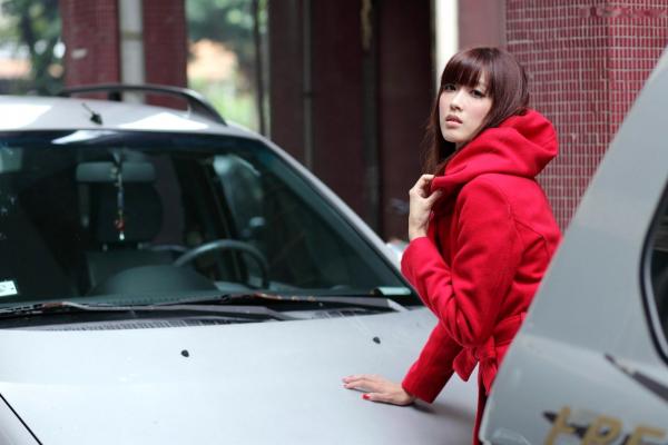    台湾正妹Kila晶晶/金允乔街拍系列，清新甜美治愈系风格，老城背景下的自然随性和美私房照片第21张图片