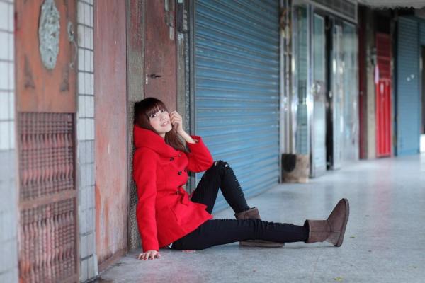    台湾正妹Kila晶晶/金允乔街拍系列，清新甜美治愈系风格，老城背景下的自然随性和美私房照片第24张图片