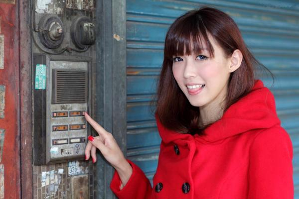    台湾正妹Kila晶晶/金允乔街拍系列，清新甜美治愈系风格，老城背景下的自然随性和美私房照片第26张图片