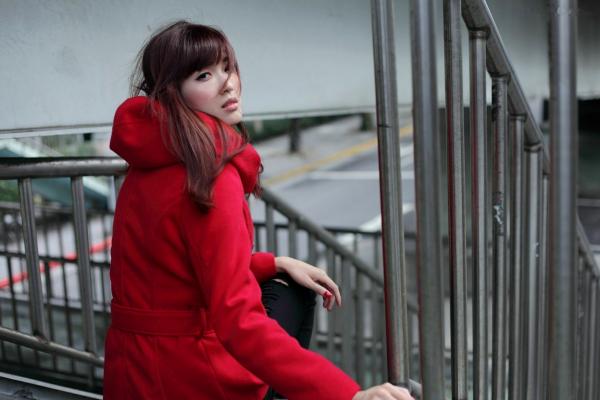    台湾正妹Kila晶晶/金允乔街拍系列，清新甜美治愈系风格，老城背景下的自然随性和美私房照片第34张图片