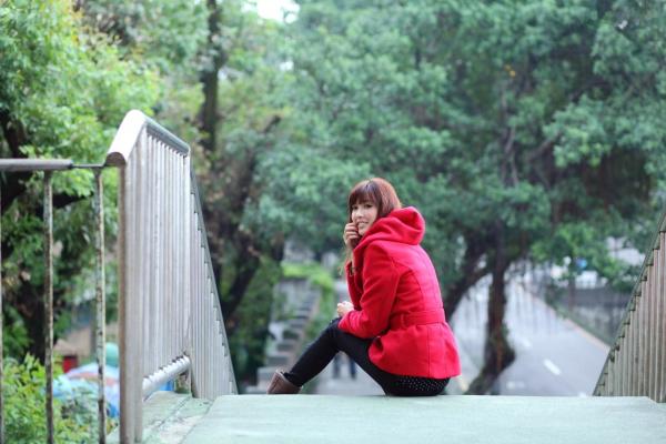    台湾正妹Kila晶晶/金允乔街拍系列，清新甜美治愈系风格，老城背景下的自然随性和美私房照片第35张图片