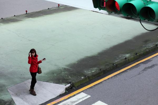   台湾正妹Kila晶晶/金允乔街拍系列，清新甜美治愈系风格，老城背景下的自然随性和美私房照片第40张图片