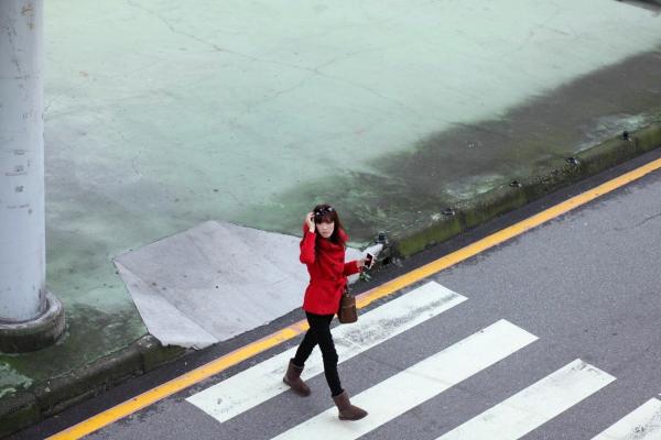    台湾正妹Kila晶晶/金允乔街拍系列，清新甜美治愈系风格，老城背景下的自然随性和美私房照片第45张图片