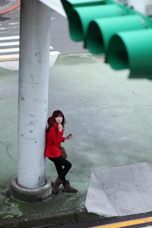    台湾正妹Kila晶晶/金允乔街拍系列，清新甜美治愈系风格，老城背景下的自然随性和美私房照片第46张图片