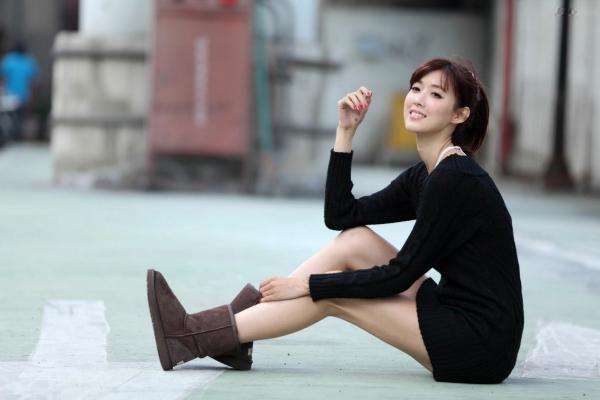    台湾正妹Kila晶晶/金允乔街拍系列，清新甜美治愈系风格，老城背景下的自然随性和美私房照片第52张图片