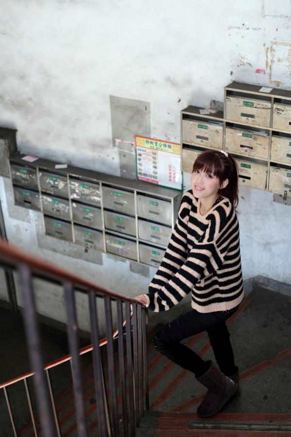    台湾正妹Kila晶晶/金允乔街拍系列，清新甜美治愈系风格，老城背景下的自然随性和美私房照片第67张图片
