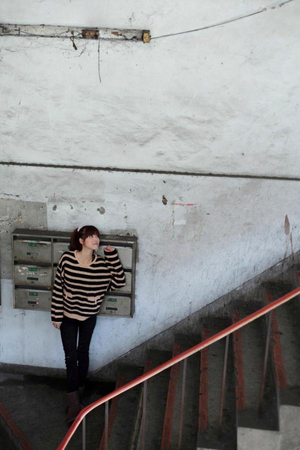    台湾正妹Kila晶晶/金允乔街拍系列，清新甜美治愈系风格，老城背景下的自然随性和美私房照片第71张图片