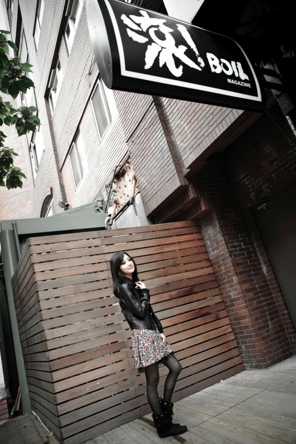    台湾正妹张允霏/张凯洁《东区街拍》潮流时尚写真，元气少女甜美穿搭都市街拍集第2张图片