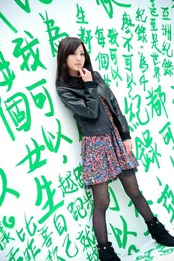    台湾正妹张允霏/张凯洁《东区街拍》潮流时尚写真，元气少女甜美穿搭都市街拍集第13张图片