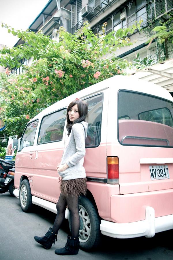    台湾正妹张允霏/张凯洁《东区街拍》潮流时尚写真，元气少女甜美穿搭都市街拍集第35张图片
