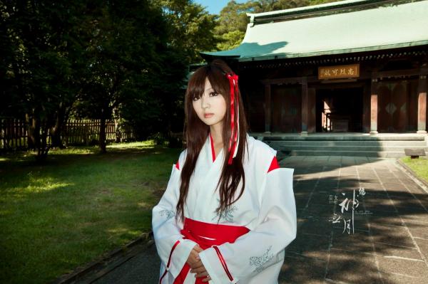    台湾正妹杨宜轩/Patty小猪《伪.神无月巫女》古风cosplay写真集，清纯气质完美还原日式巫女之美，古建筑背景展现冷艳灵动美感第1张图片