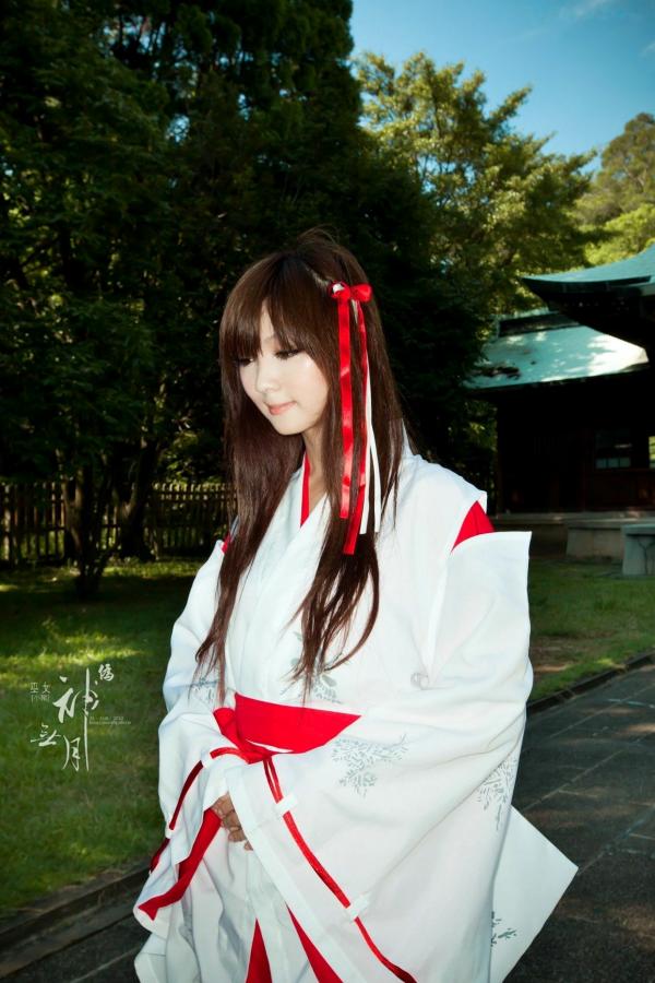    台湾正妹杨宜轩/Patty小猪《伪.神无月巫女》古风cosplay写真集，清纯气质完美还原日式巫女之美，古建筑背景展现冷艳灵动美感第2张图片