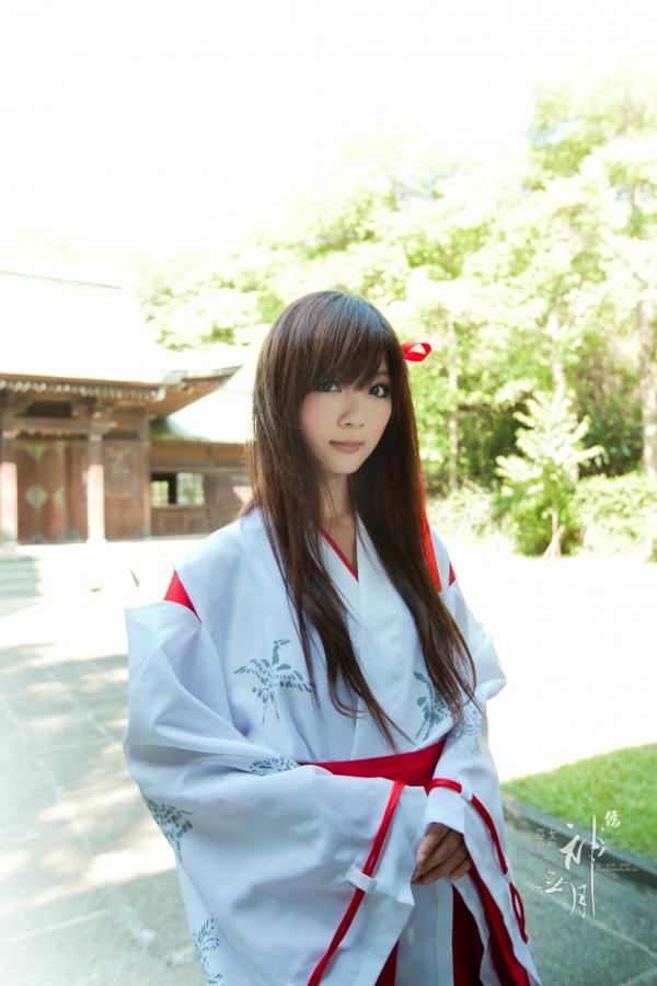    台湾正妹杨宜轩/Patty小猪《伪.神无月巫女》古风cosplay写真集，清纯气质完美还原日式巫女之美，古建筑背景展现冷艳灵动美感第3张图片