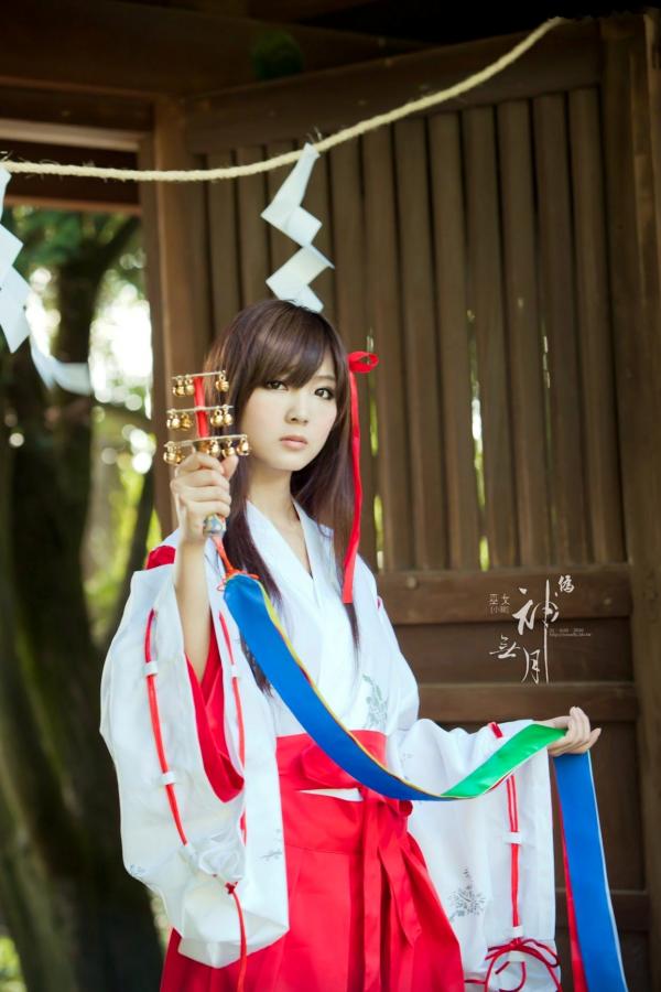    台湾正妹杨宜轩/Patty小猪《伪.神无月巫女》古风cosplay写真集，清纯气质完美还原日式巫女之美，古建筑背景展现冷艳灵动美感第6张图片