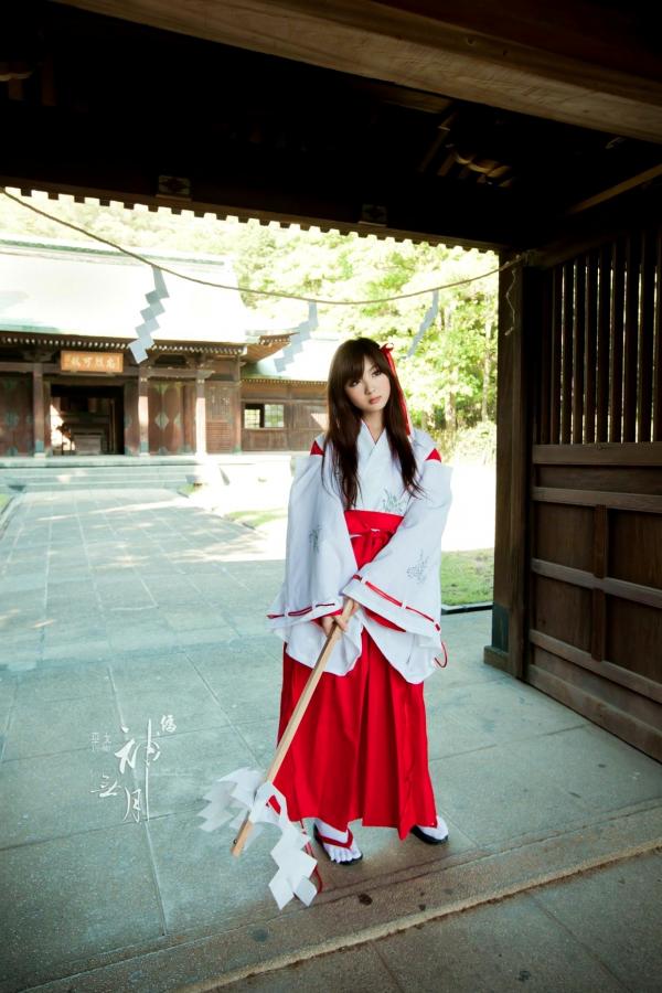   台湾正妹杨宜轩/Patty小猪《伪.神无月巫女》古风cosplay写真集，清纯气质完美还原日式巫女之美，古建筑背景展现冷艳灵动美感第10张图片
