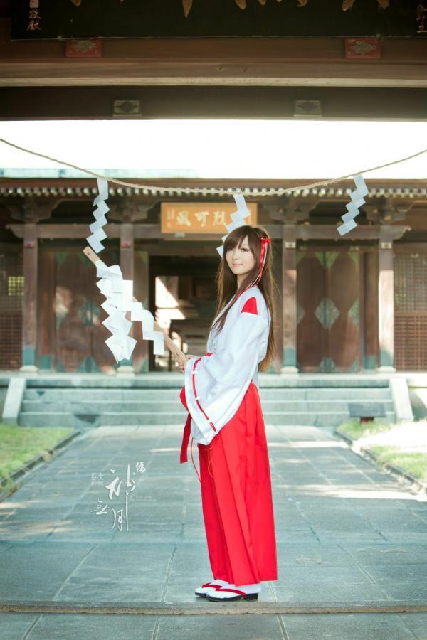    台湾正妹杨宜轩/Patty小猪《伪.神无月巫女》古风cosplay写真集，清纯气质完美还原日式巫女之美，古建筑背景展现冷艳灵动美感第13张图片