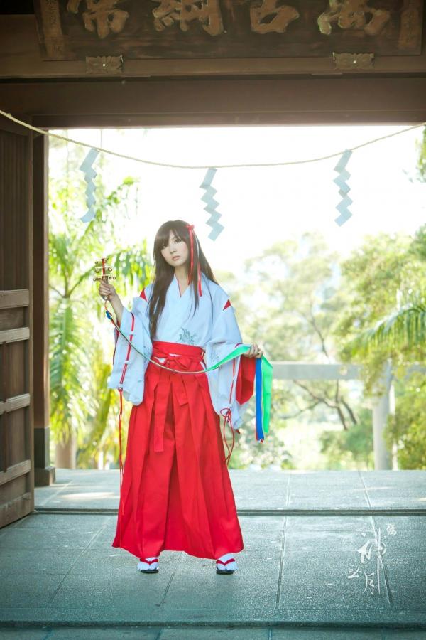    台湾正妹杨宜轩/Patty小猪《伪.神无月巫女》古风cosplay写真集，清纯气质完美还原日式巫女之美，古建筑背景展现冷艳灵动美感第14张图片