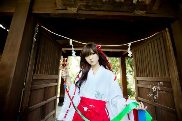    台湾正妹杨宜轩/Patty小猪《伪.神无月巫女》古风cosplay写真集，清纯气质完美还原日式巫女之美，古建筑背景展现冷艳灵动美感第18张图片
