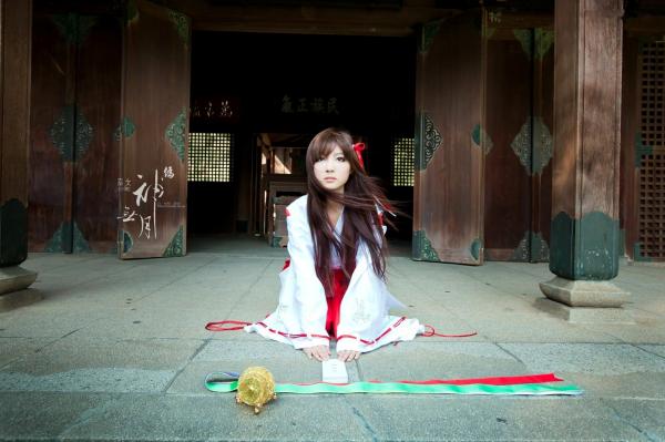   台湾正妹杨宜轩/Patty小猪《伪.神无月巫女》古风cosplay写真集，清纯气质完美还原日式巫女之美，古建筑背景展现冷艳灵动美感第20张图片