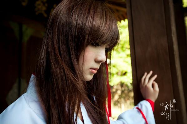    台湾正妹杨宜轩/Patty小猪《伪.神无月巫女》古风cosplay写真集，清纯气质完美还原日式巫女之美，古建筑背景展现冷艳灵动美感第22张图片