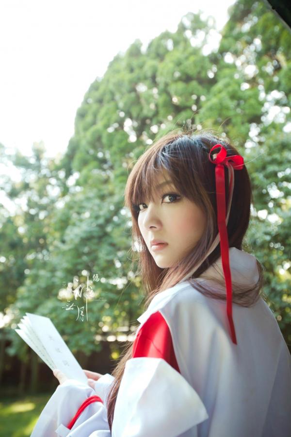    台湾正妹杨宜轩/Patty小猪《伪.神无月巫女》古风cosplay写真集，清纯气质完美还原日式巫女之美，古建筑背景展现冷艳灵动美感第23张图片