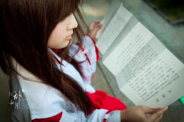   台湾正妹杨宜轩/Patty小猪《伪.神无月巫女》古风cosplay写真集，清纯气质完美还原日式巫女之美，古建筑背景展现冷艳灵动美感第25张图片