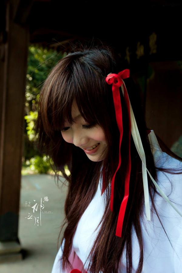    台湾正妹杨宜轩/Patty小猪《伪.神无月巫女》古风cosplay写真集，清纯气质完美还原日式巫女之美，古建筑背景展现冷艳灵动美感第27张图片