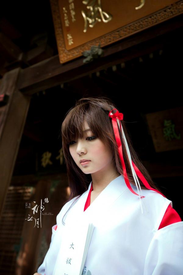    台湾正妹杨宜轩/Patty小猪《伪.神无月巫女》古风cosplay写真集，清纯气质完美还原日式巫女之美，古建筑背景展现冷艳灵动美感第29张图片