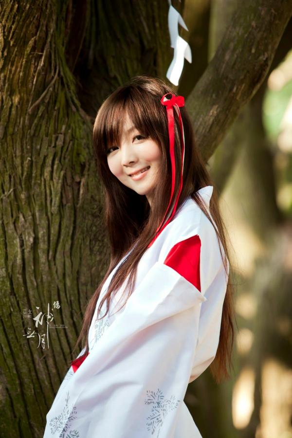    台湾正妹杨宜轩/Patty小猪《伪.神无月巫女》古风cosplay写真集，清纯气质完美还原日式巫女之美，古建筑背景展现冷艳灵动美感第30张图片