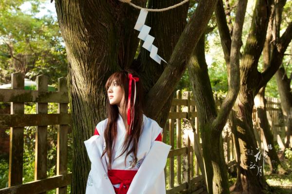    台湾正妹杨宜轩/Patty小猪《伪.神无月巫女》古风cosplay写真集，清纯气质完美还原日式巫女之美，古建筑背景展现冷艳灵动美感第44张图片