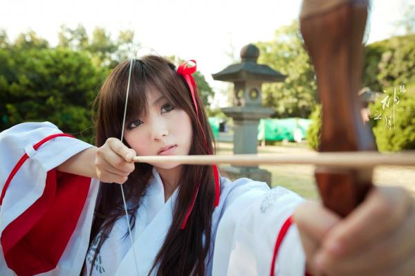    台湾正妹杨宜轩/Patty小猪《伪.神无月巫女》古风cosplay写真集，清纯气质完美还原日式巫女之美，古建筑背景展现冷艳灵动美感第50张图片