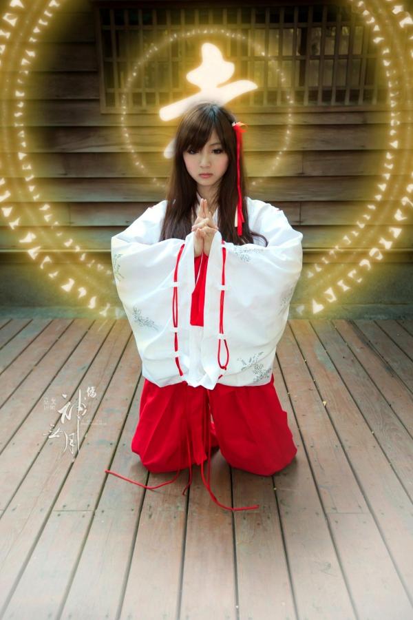    台湾正妹杨宜轩/Patty小猪《伪.神无月巫女》古风cosplay写真集，清纯气质完美还原日式巫女之美，古建筑背景展现冷艳灵动美感第54张图片
