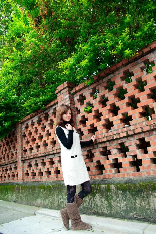    台湾正妹果子Mikako淡水外拍写真，清新甜美冬季穿搭尽显治愈系少女质感第1张图片