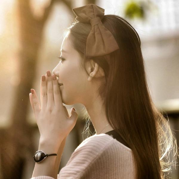    台湾女神佳贝儿《唯美时尚外拍》户外写真，清纯侧颜与迷人光影的视觉盛宴第1张图片