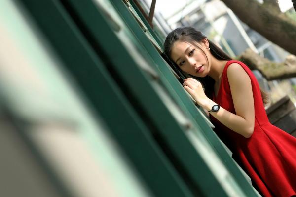    台湾女神佳贝儿《唯美时尚外拍》户外写真，清纯侧颜与迷人光影的视觉盛宴第38张图片