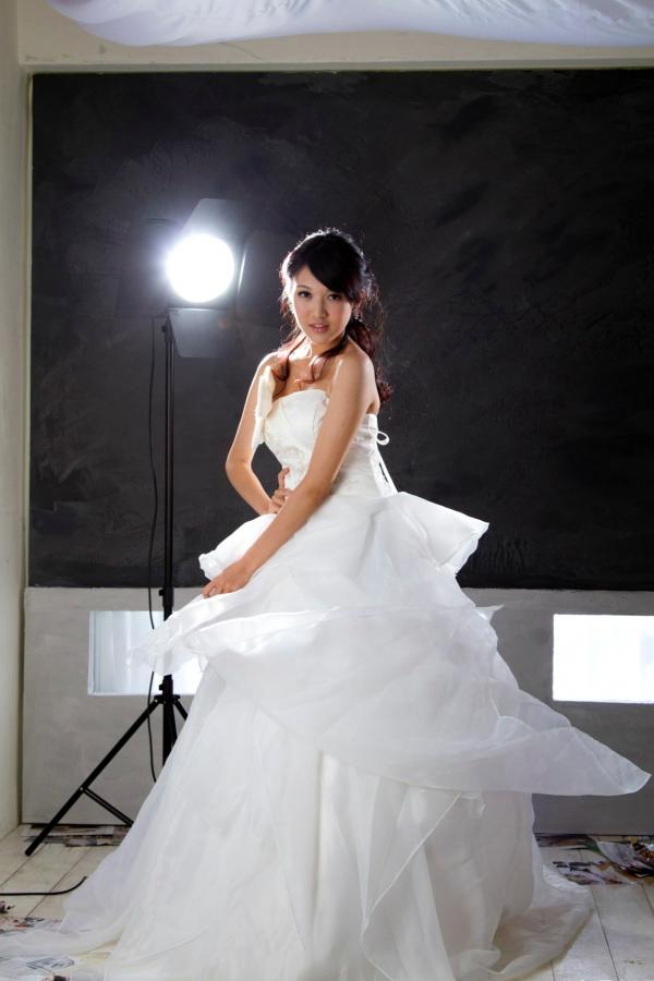    台湾正妹模特陈玮廷Jill纯白婚纱写真，精致礼服尽显古典浪漫优雅气质第5张图片