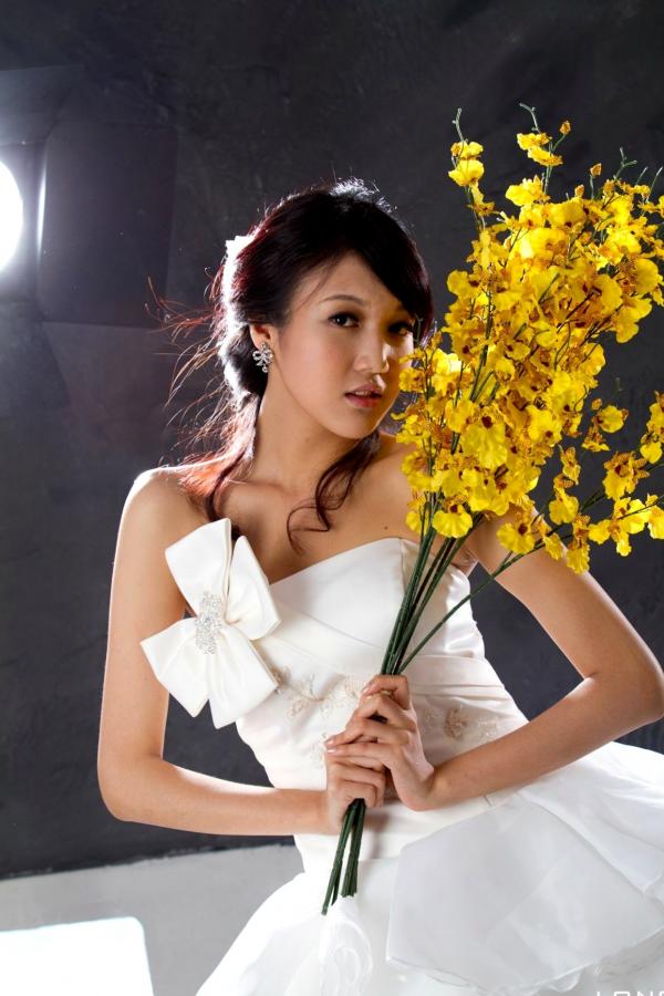    台湾正妹模特陈玮廷Jill纯白婚纱写真，精致礼服尽显古典浪漫优雅气质第9张图片