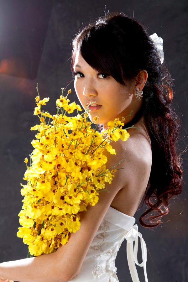    台湾正妹模特陈玮廷Jill纯白婚纱写真，精致礼服尽显古典浪漫优雅气质第11张图片