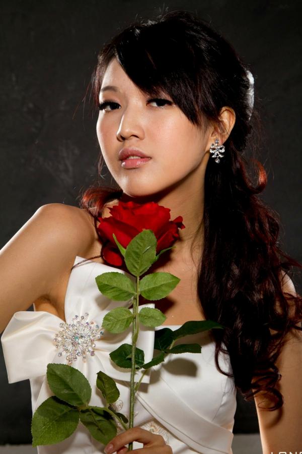    台湾正妹模特陈玮廷Jill纯白婚纱写真，精致礼服尽显古典浪漫优雅气质第15张图片