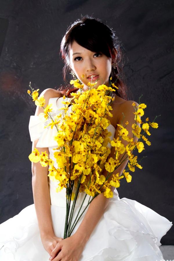    台湾正妹模特陈玮廷Jill纯白婚纱写真，精致礼服尽显古典浪漫优雅气质第24张图片