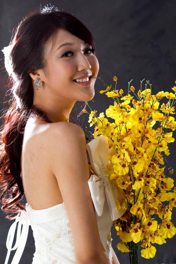    台湾正妹模特陈玮廷Jill纯白婚纱写真，精致礼服尽显古典浪漫优雅气质第25张图片