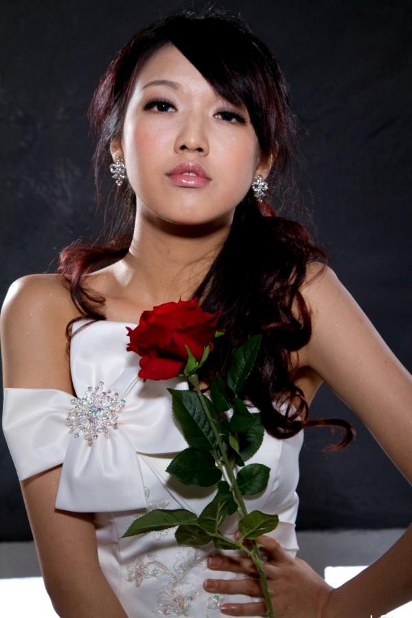    台湾正妹模特陈玮廷Jill纯白婚纱写真，精致礼服尽显古典浪漫优雅气质第29张图片