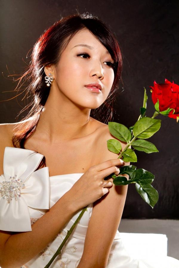   台湾正妹模特陈玮廷Jill纯白婚纱写真，精致礼服尽显古典浪漫优雅气质第30张图片