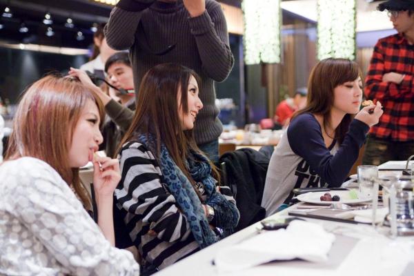    台湾正妹张凯洁Mikako尾牙聚会高清现场图，清新甜美治愈系女神生活抓拍套图第2张图片
