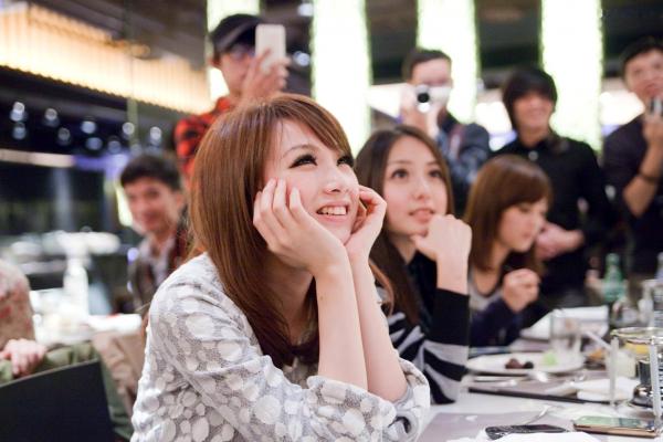    台湾正妹张凯洁Mikako尾牙聚会高清现场图，清新甜美治愈系女神生活抓拍套图第5张图片