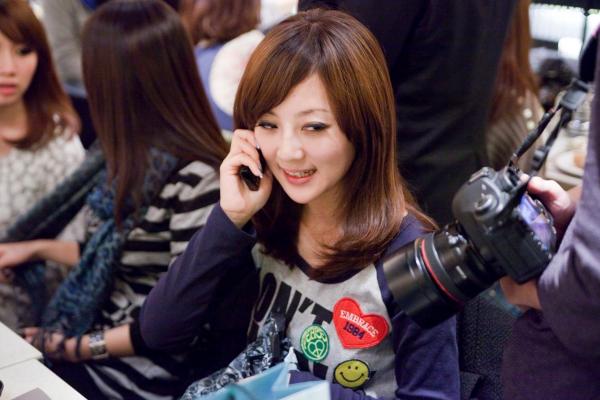    台湾正妹张凯洁Mikako尾牙聚会高清现场图，清新甜美治愈系女神生活抓拍套图第24张图片