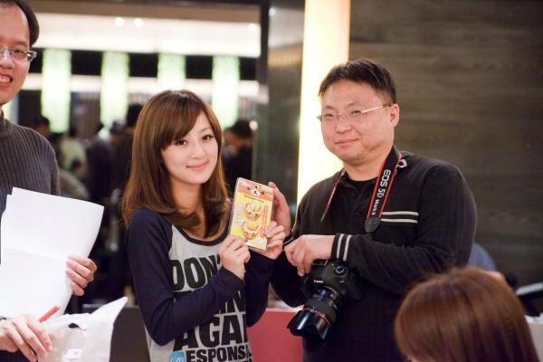    台湾正妹张凯洁Mikako尾牙聚会高清现场图，清新甜美治愈系女神生活抓拍套图第29张图片