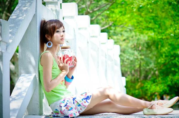    台湾正妹张凯洁大湖公园清新外拍写真_气质少女白裙唯美治愈系街拍第5张图片