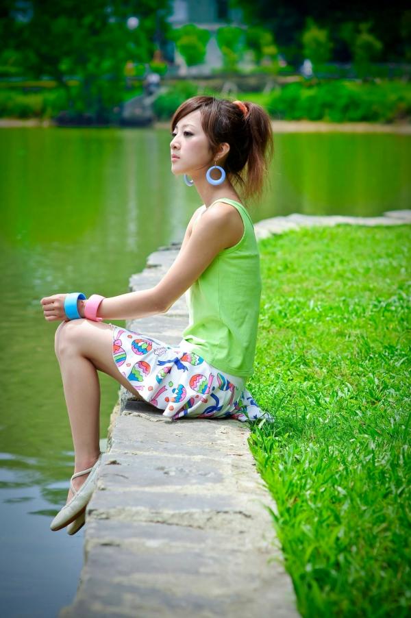    台湾正妹张凯洁大湖公园清新外拍写真_气质少女白裙唯美治愈系街拍第12张图片