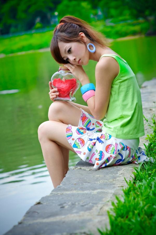    台湾正妹张凯洁大湖公园清新外拍写真_气质少女白裙唯美治愈系街拍第14张图片